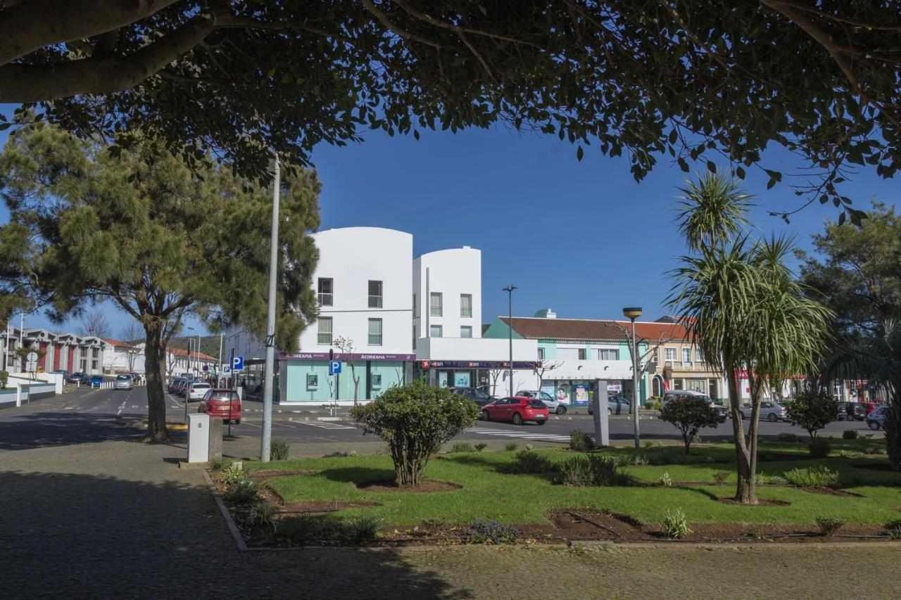 Downtown Praia Da Vitoria Al エクステリア 写真