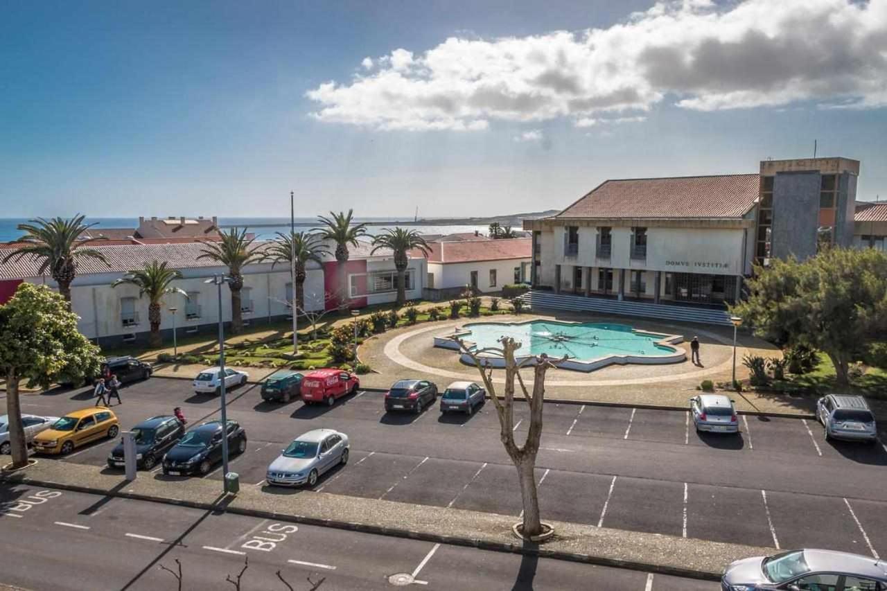 Downtown Praia Da Vitoria Al エクステリア 写真